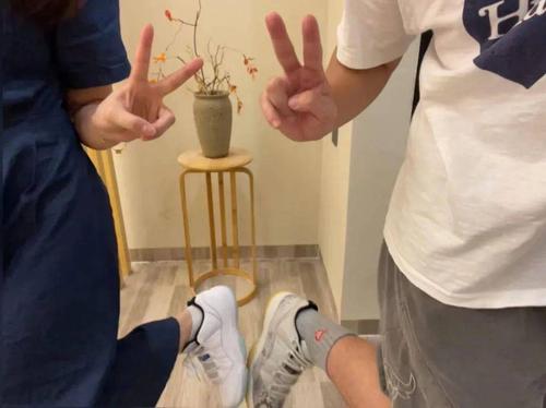 高街女帝拍照姿势什么意思