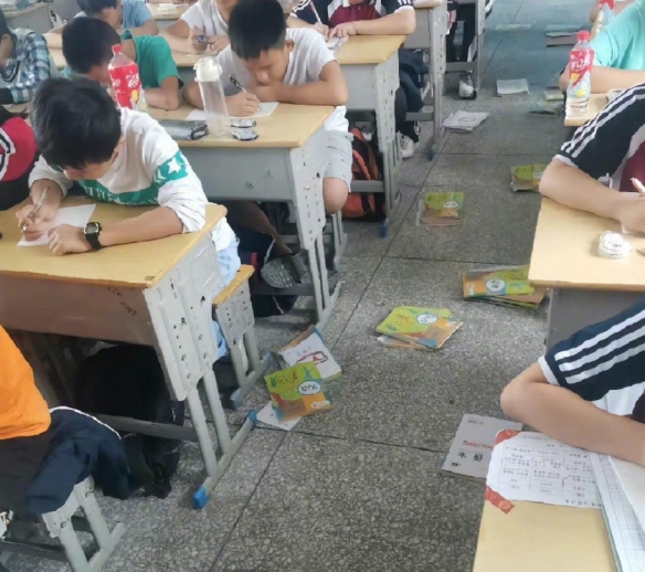 撕伞是什么梗 因为淋过雨所以要撕伞是什么意思