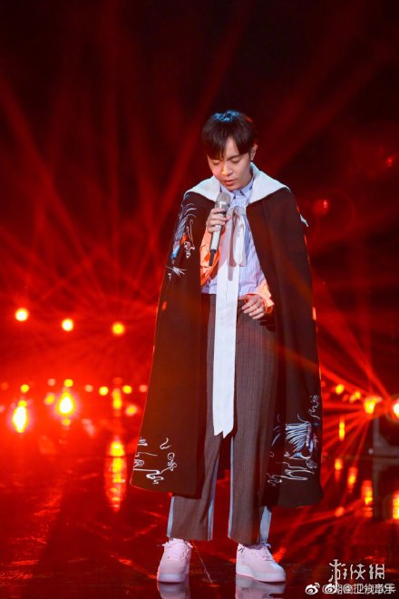 抖音夜好深了纸窗里怎么亮着是什么歌 抖音吴青峰花田错歌曲歌词完整版