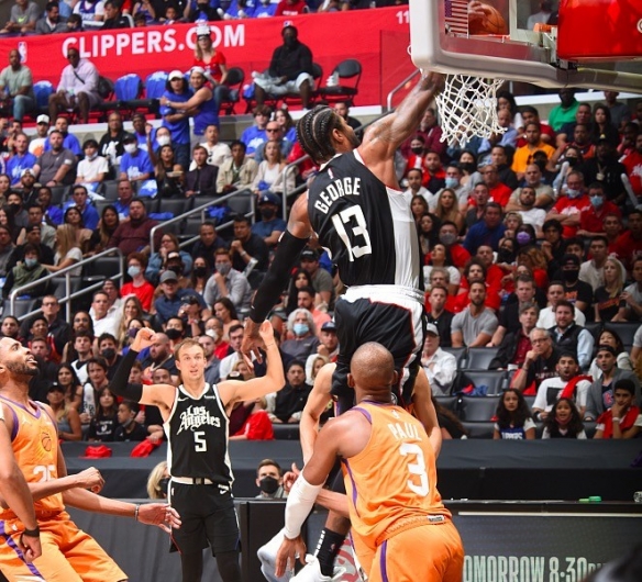 NBA2021季后赛西决G3快船1:2太阳逆转乔将军挂帅命中超远三分 布克保罗手感不佳